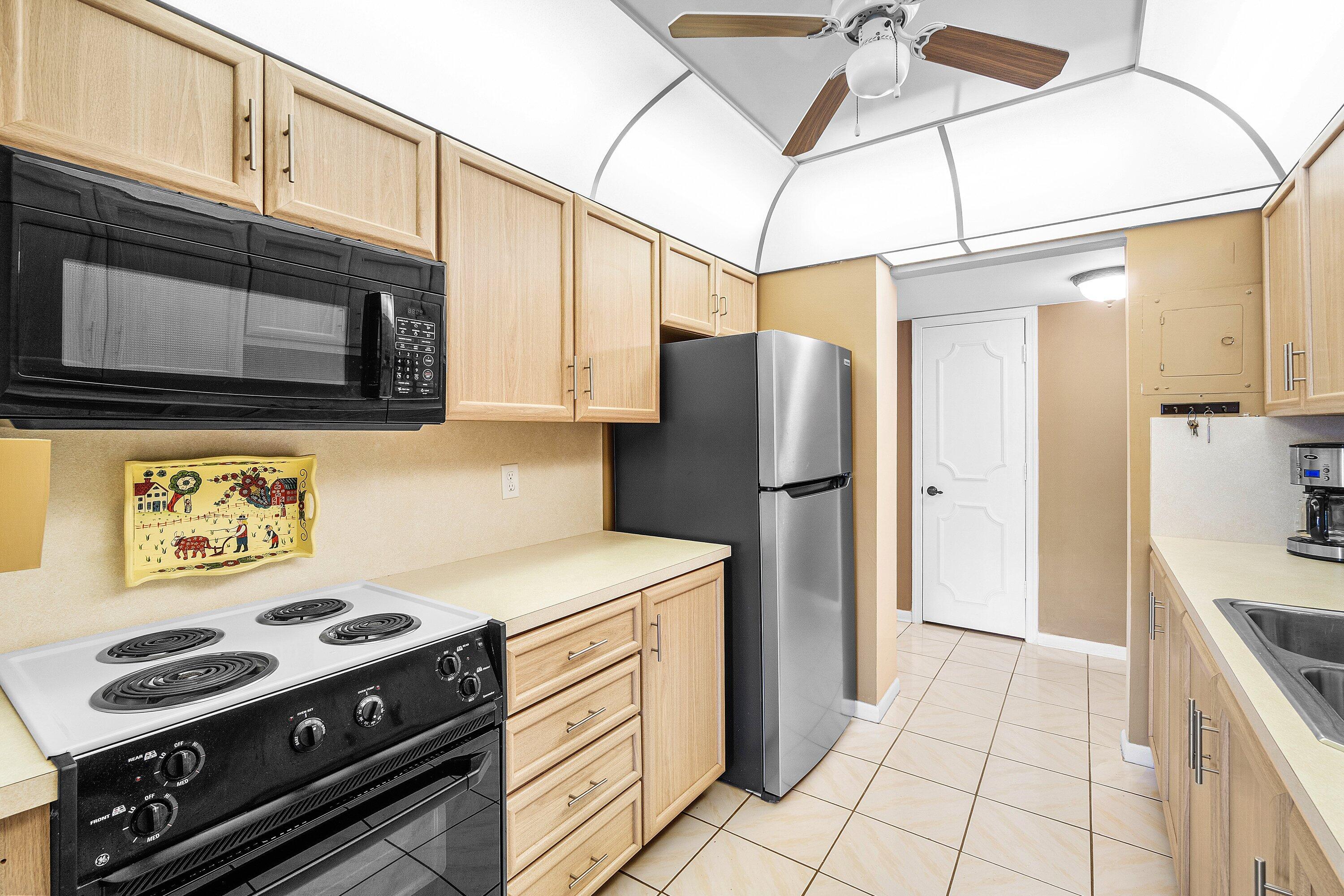 1111 South Ocean Boulevard, Unit 413 Boca Raton, FL 33432 - Photo 12 of 34 Kitchen