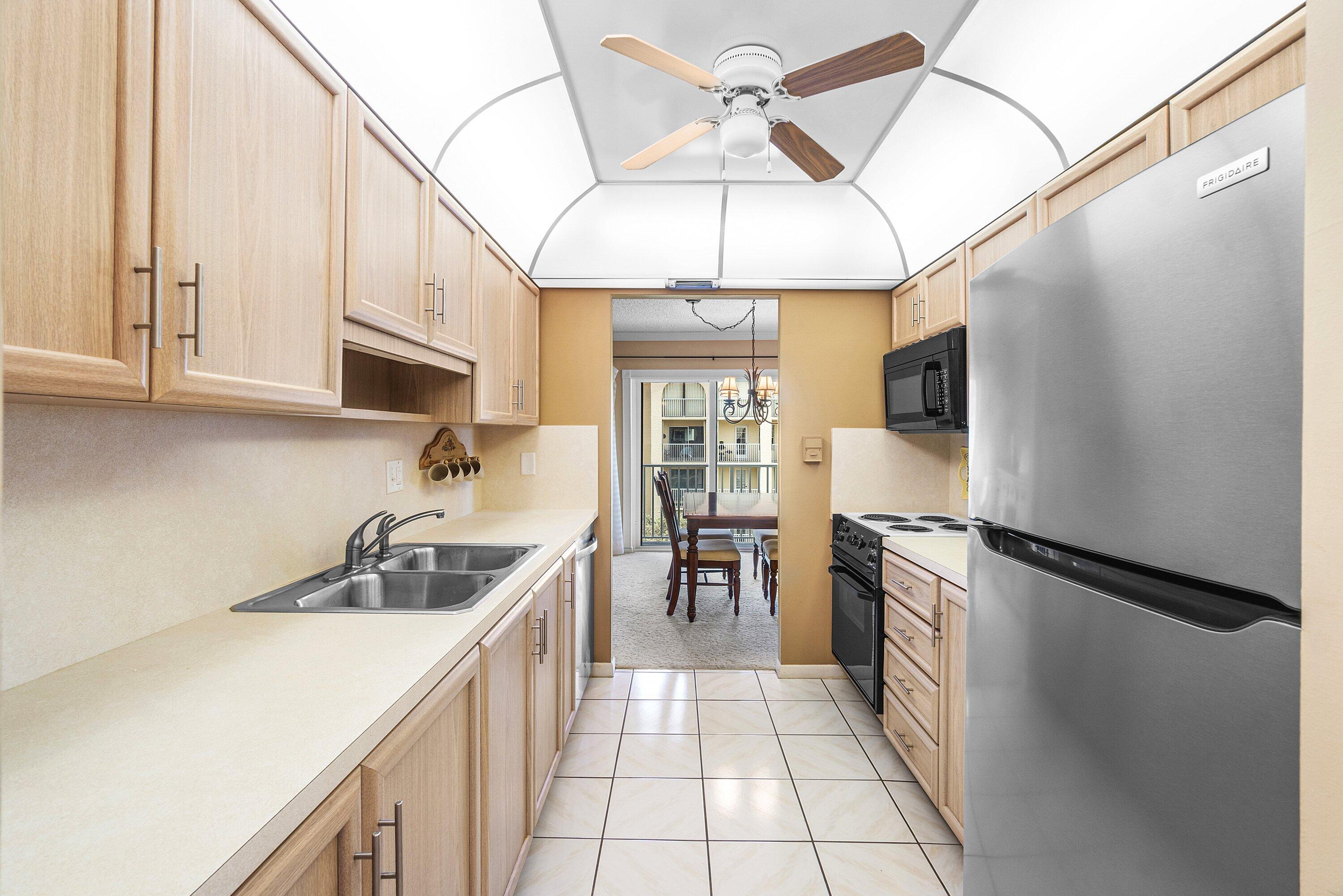 1111 South Ocean Boulevard, Unit 413 Boca Raton, FL 33432 - Photo 14 of 34 Kitchen