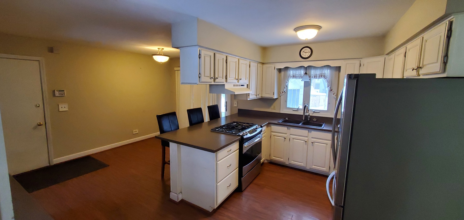 997 Ruth Drive Elgin, IL 60123 - Photo 3 of 27