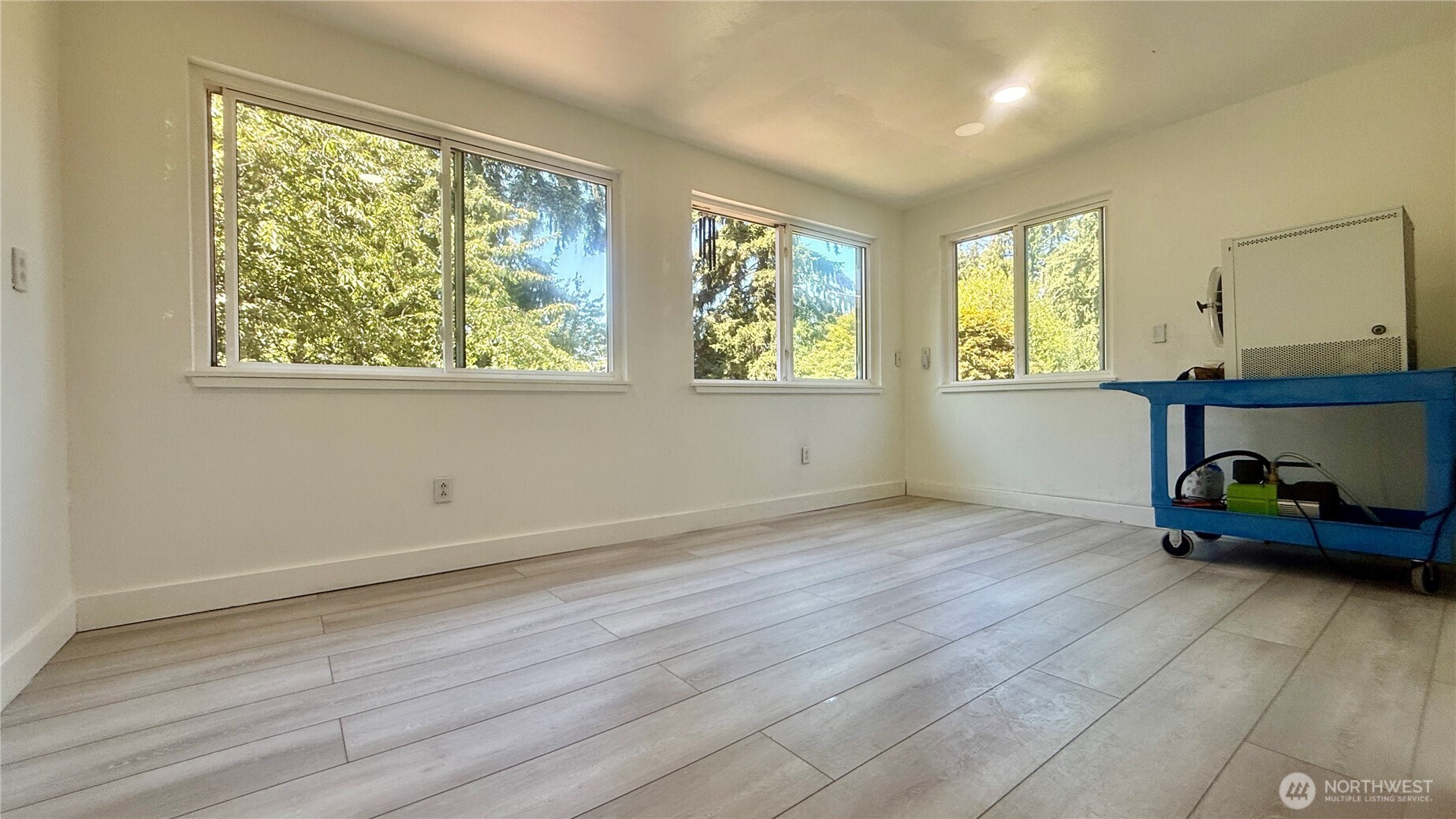 22045 Peter Grubb Road Southeast Renton, WA 98058 - Photo 13 of 39