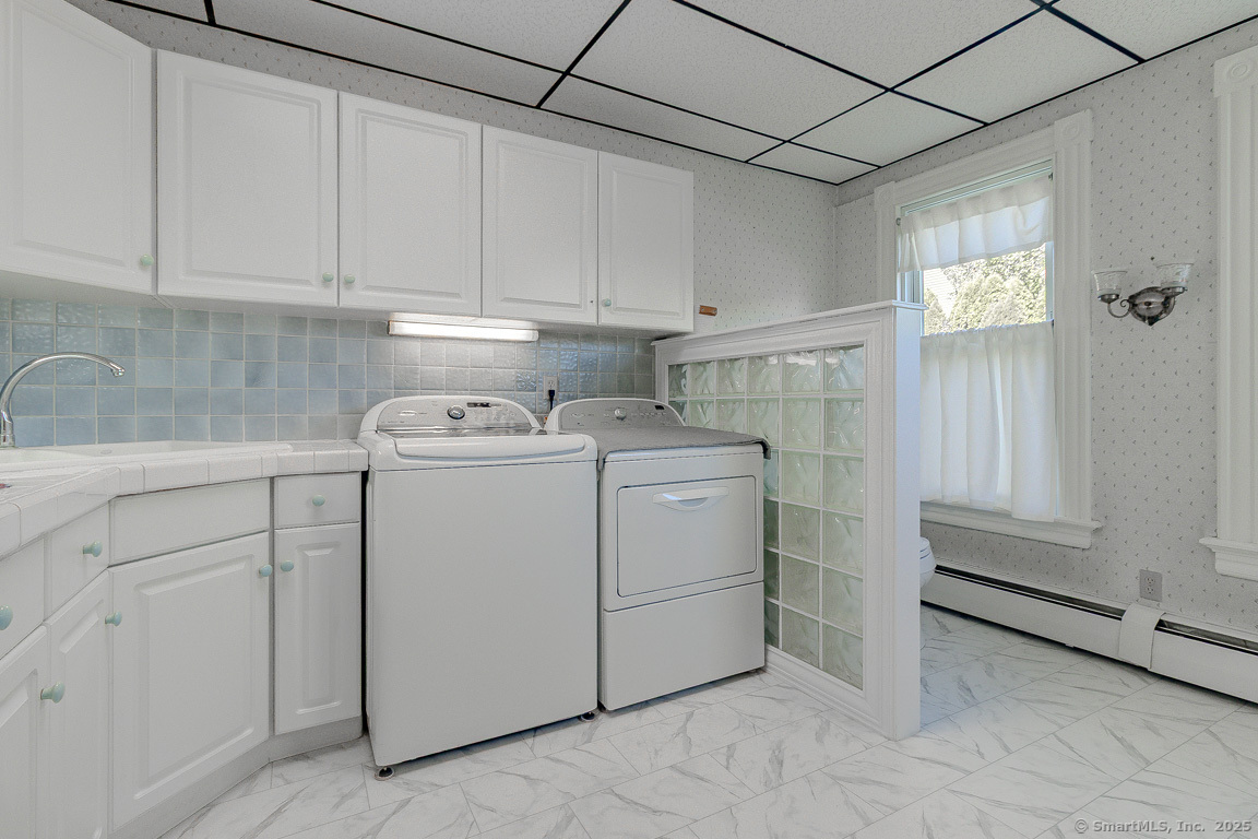 1152 Worthington Ridge Berlin, CT 06037 - Photo 14 of 40 a utility room with dryer and washer