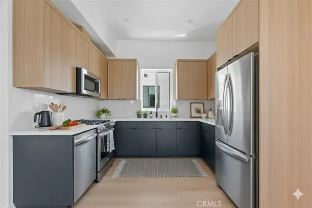 $4,196 | 2637 South Garth Avenue, Unit A, Los Angeles, CA 90034