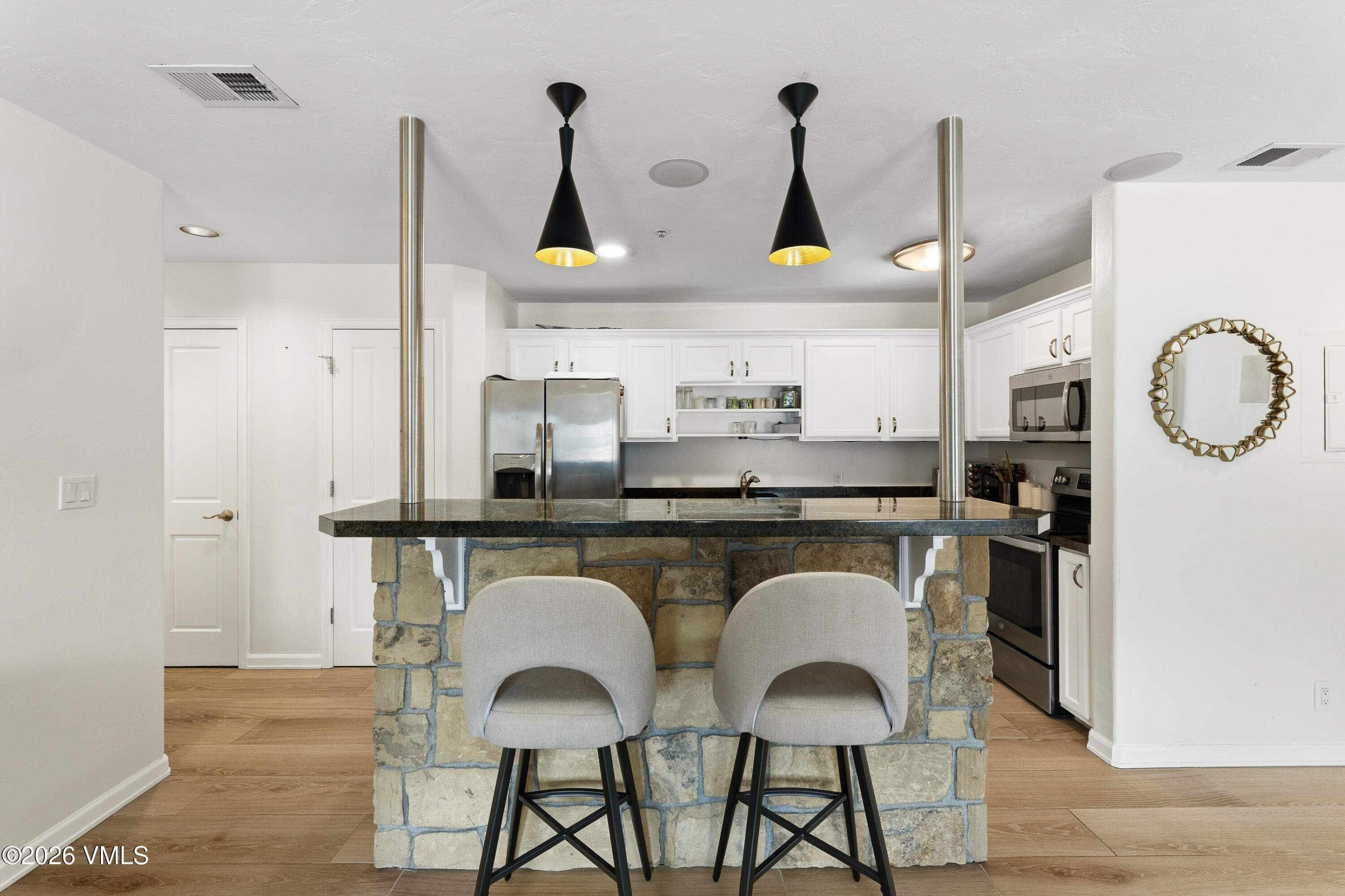 34295 Highway 6, Unit 213 Edwards, CO 81632 - Photo 11 of 47 Breakfast bar