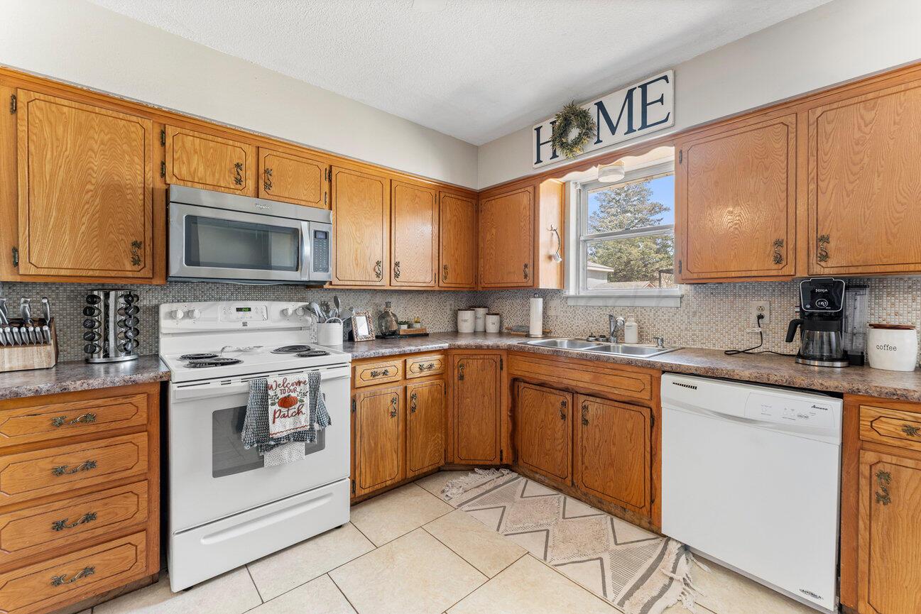 303 Cherry Street Claude, TX 79019 - Photo 13 of 32 Kitchen-3