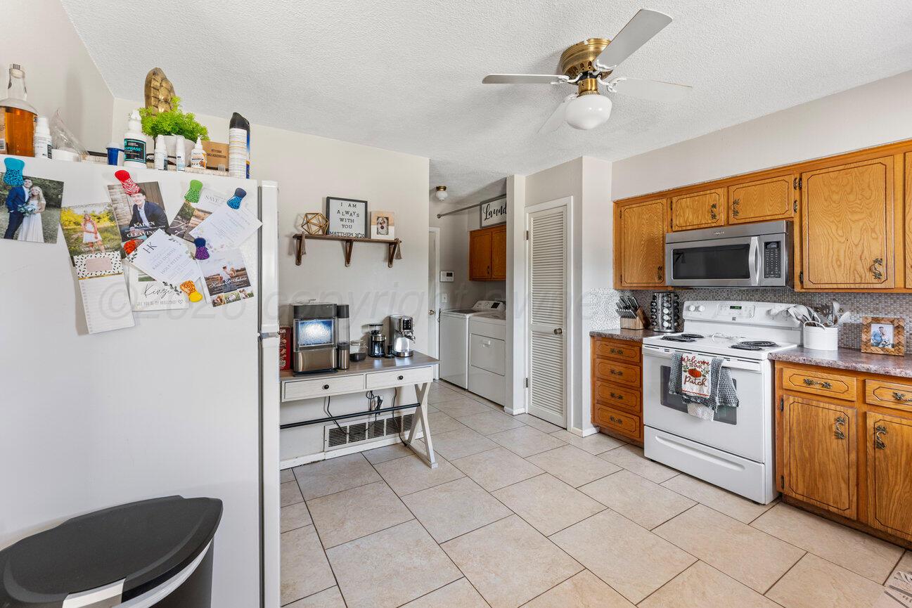 303 Cherry Street Claude, TX 79019 - Photo 14 of 32 Kitchen