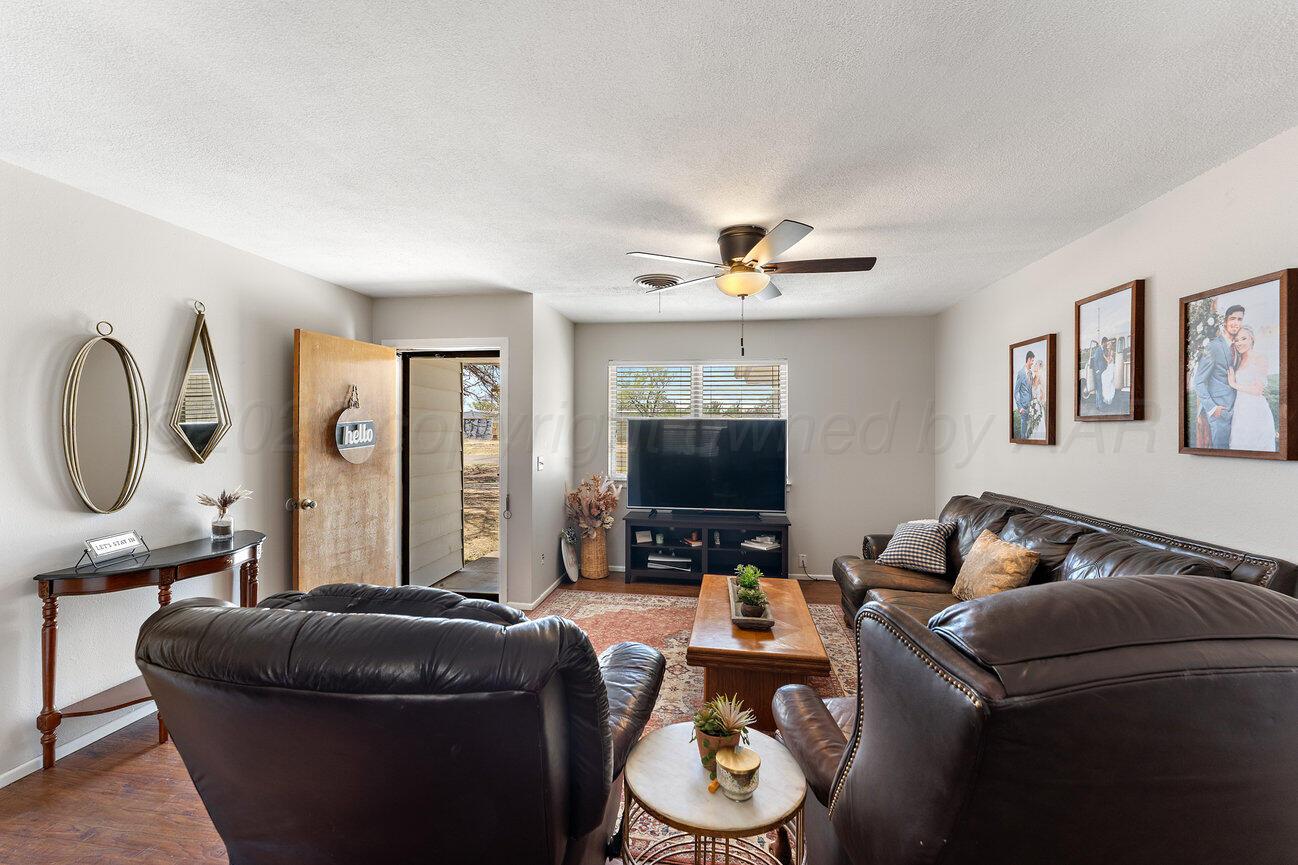 303 Cherry Street Claude, TX 79019 - Photo 18 of 32 Living-3