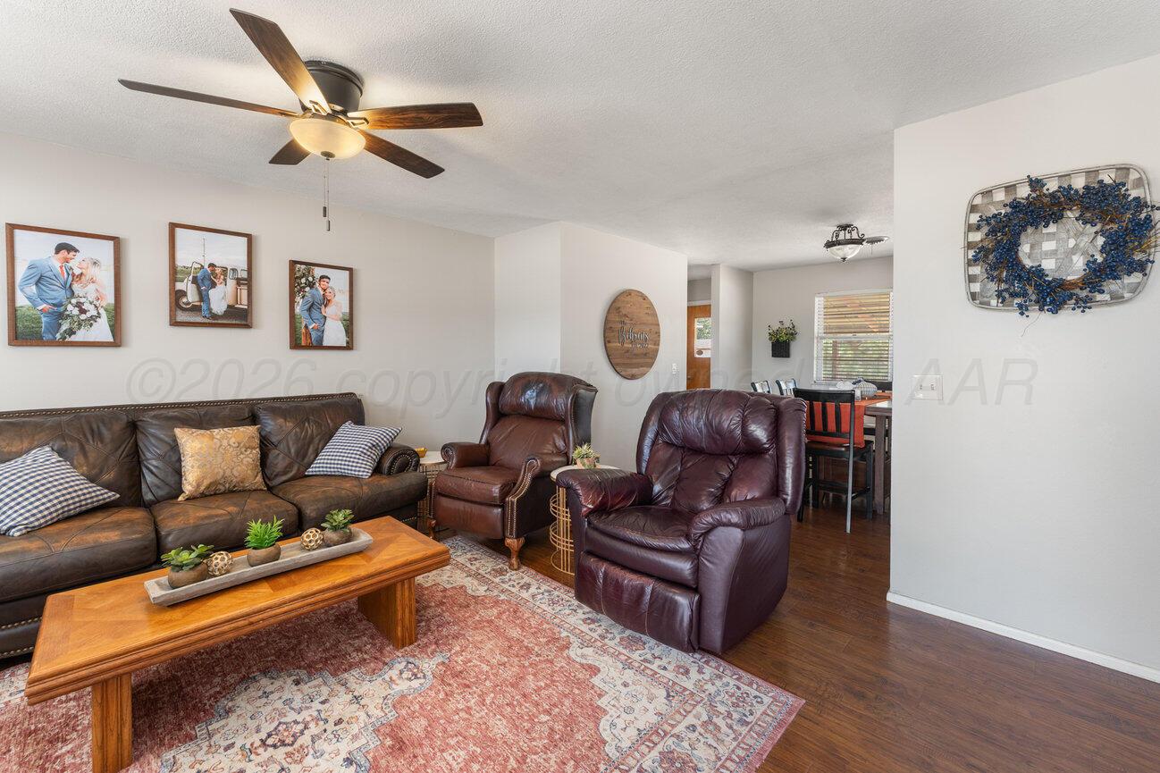 303 Cherry Street Claude, TX 79019 - Photo 20 of 32 Living