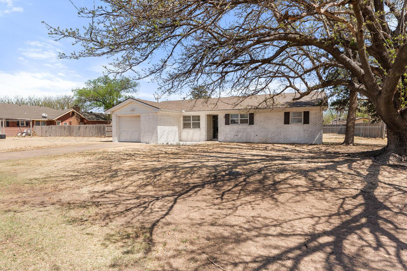 303 Cherry Street Claude, TX 79019 - Photo 2 of 32 Front-3