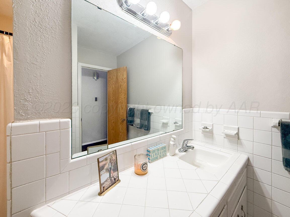 303 Cherry Street Claude, TX 79019 - Photo 21 of 32 Main Bath-2-2