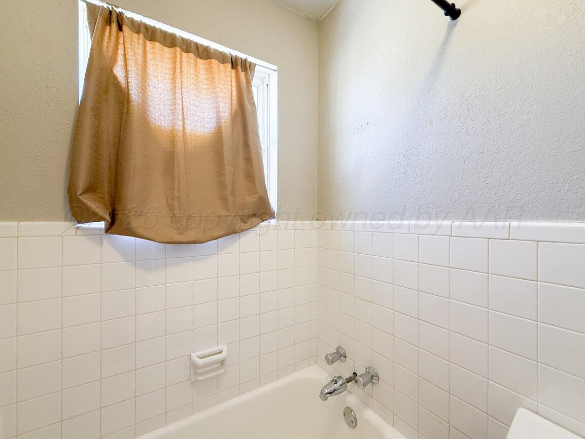 303 Cherry Street Claude, TX 79019 - Photo 22 of 32 Main Bath-2-3