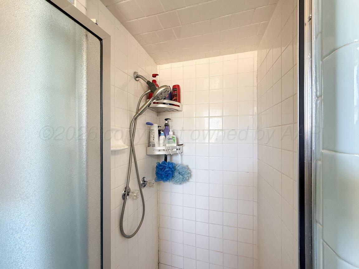 303 Cherry Street Claude, TX 79019 - Photo 25 of 32 Primary Bath-3