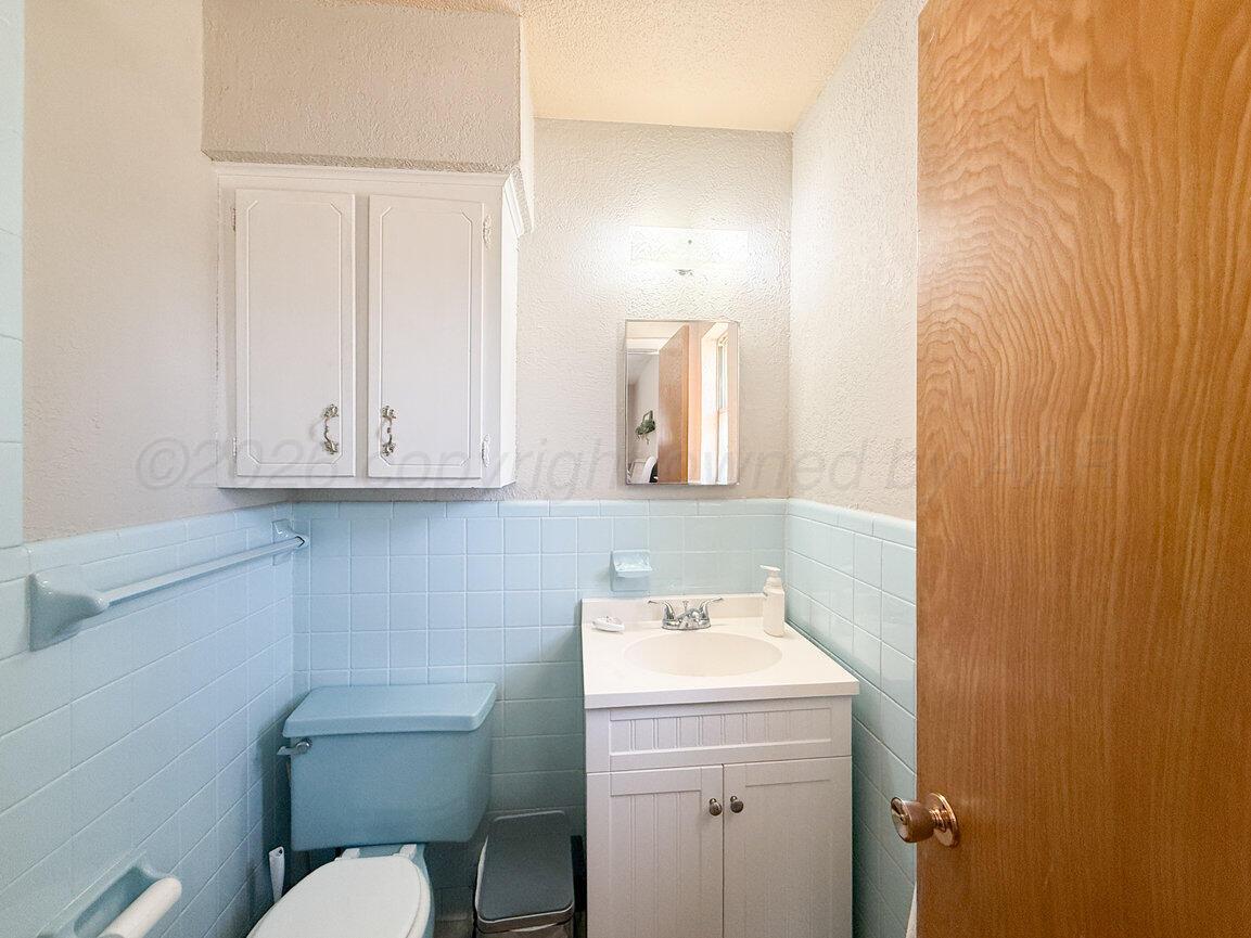 303 Cherry Street Claude, TX 79019 - Photo 26 of 32 Primary Bath