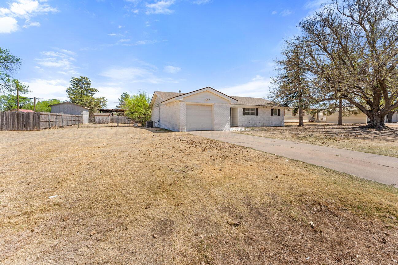 303 Cherry Street Claude, TX 79019 - Photo 3 of 32 Front-2