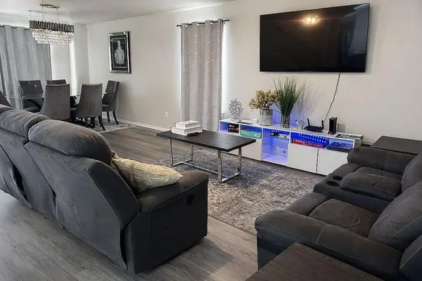 $360,000 | 911 Blue Sky Drive, Arlington, TX 76002