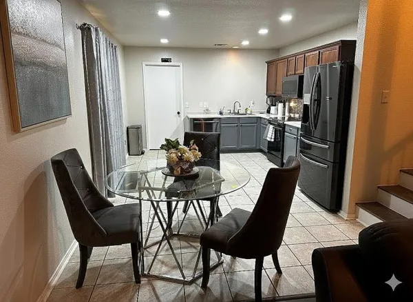 $360,000 | 911 Blue Sky Drive, Arlington, TX 76002