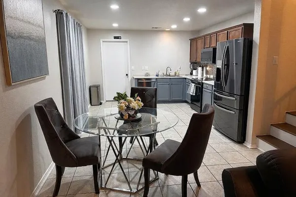 $360,000 | 911 Blue Sky Drive, Arlington, TX 76002