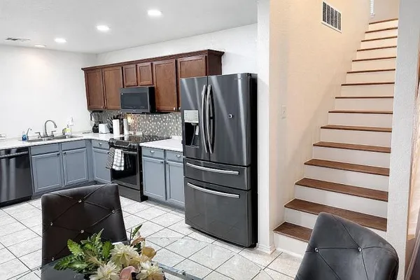 $360,000 | 911 Blue Sky Drive, Arlington, TX 76002