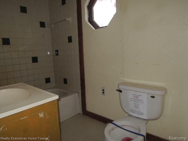 36900 Weber Road Richmond, MI 48062 - Photo 6 of 21 Case # 261-935805 bathroom.jpg