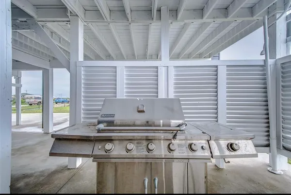 a view of utility room with washer and dryer