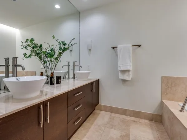 $750,000 | 3111 Welborn Street, Unit 1306, Dallas, TX 75219