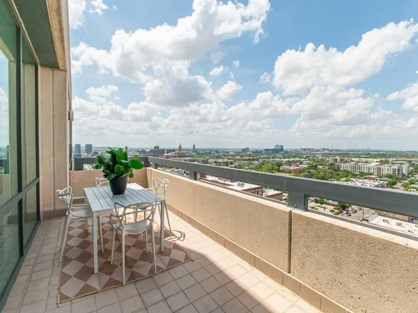 $750,000 | 3111 Welborn Street, Unit 1306, Dallas, TX 75219