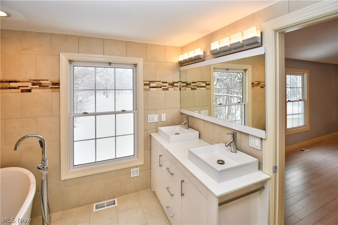30600 Emery Road Chagrin Falls, OH 44022 - Photo 18 of 27 Gallery Image 18