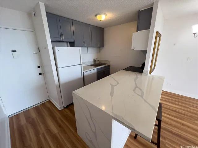 $1,900 | 98-1038 Moanalua Road, Unit 2102, Aiea, HI 96701