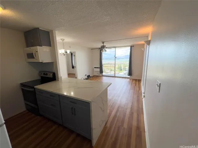 $1,900 | 98-1038 Moanalua Road, Unit 2102, Aiea, HI 96701