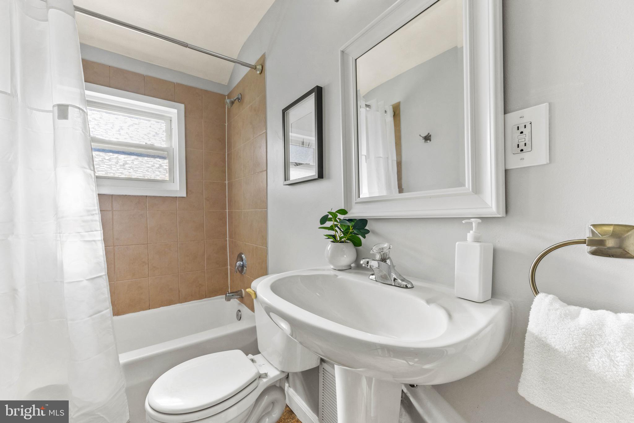 843 Middlesex Road Essex, MD 21221 - Photo 12 of 21 Upstairs full bath