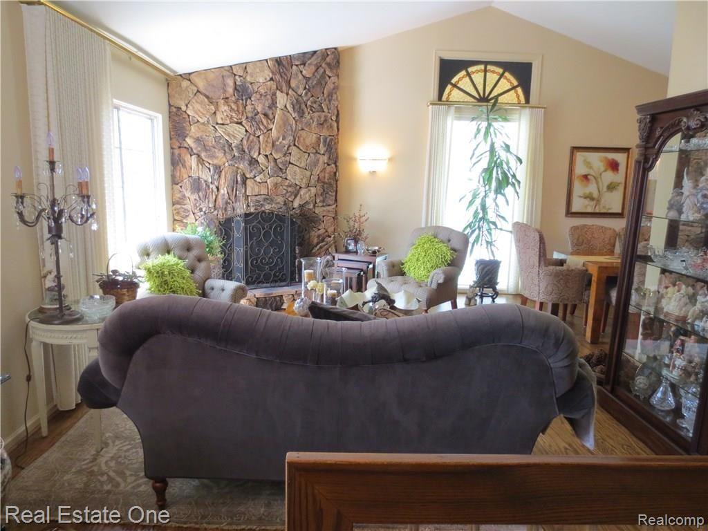 1300 Brook Lane Rochester, MI 48306 - Photo 11 of 27 IMG_0874.JPG