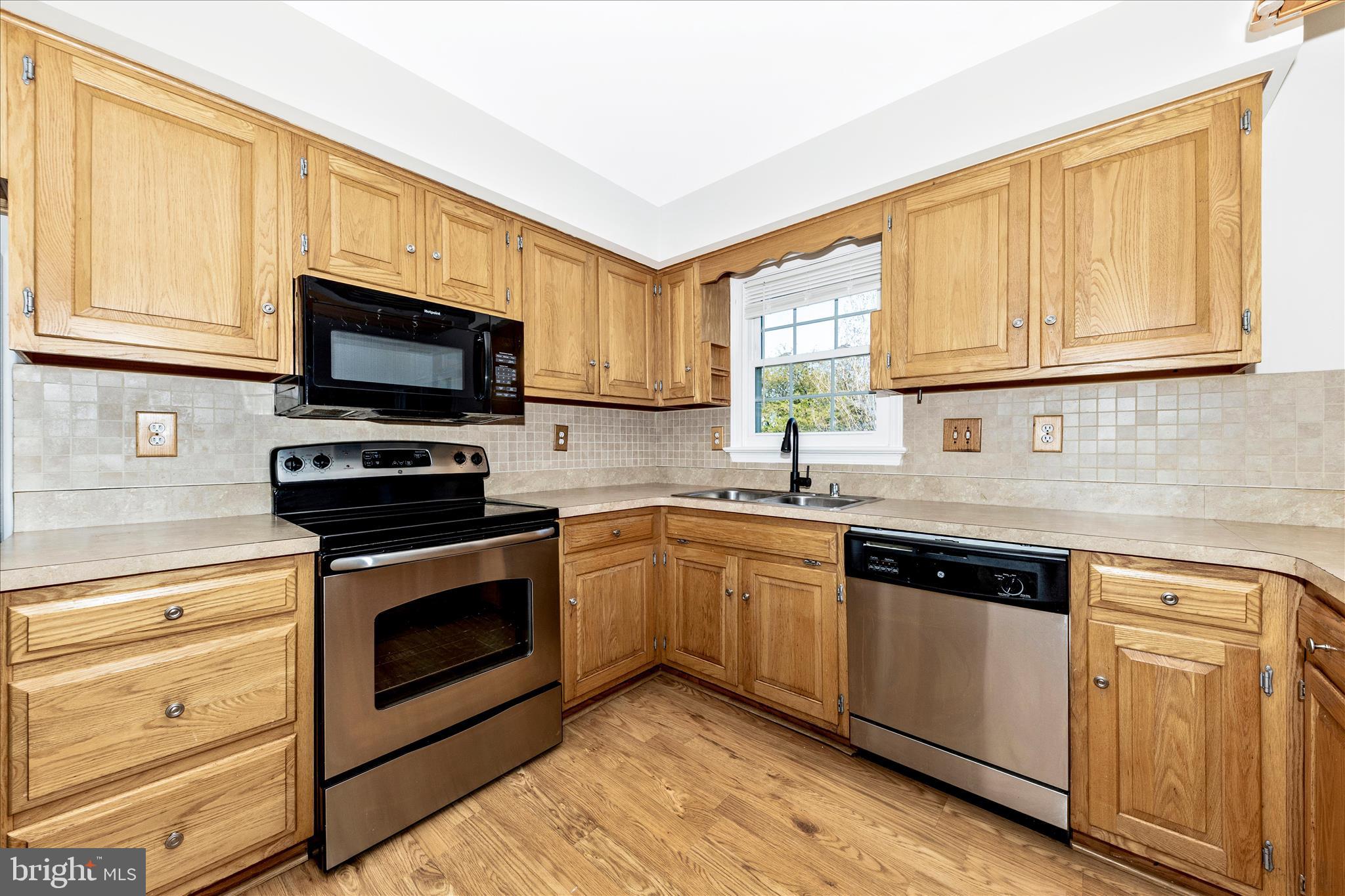 8211 Winter Snow Court Frederick, MD 21702 - Photo 12 of 55 Kitchen