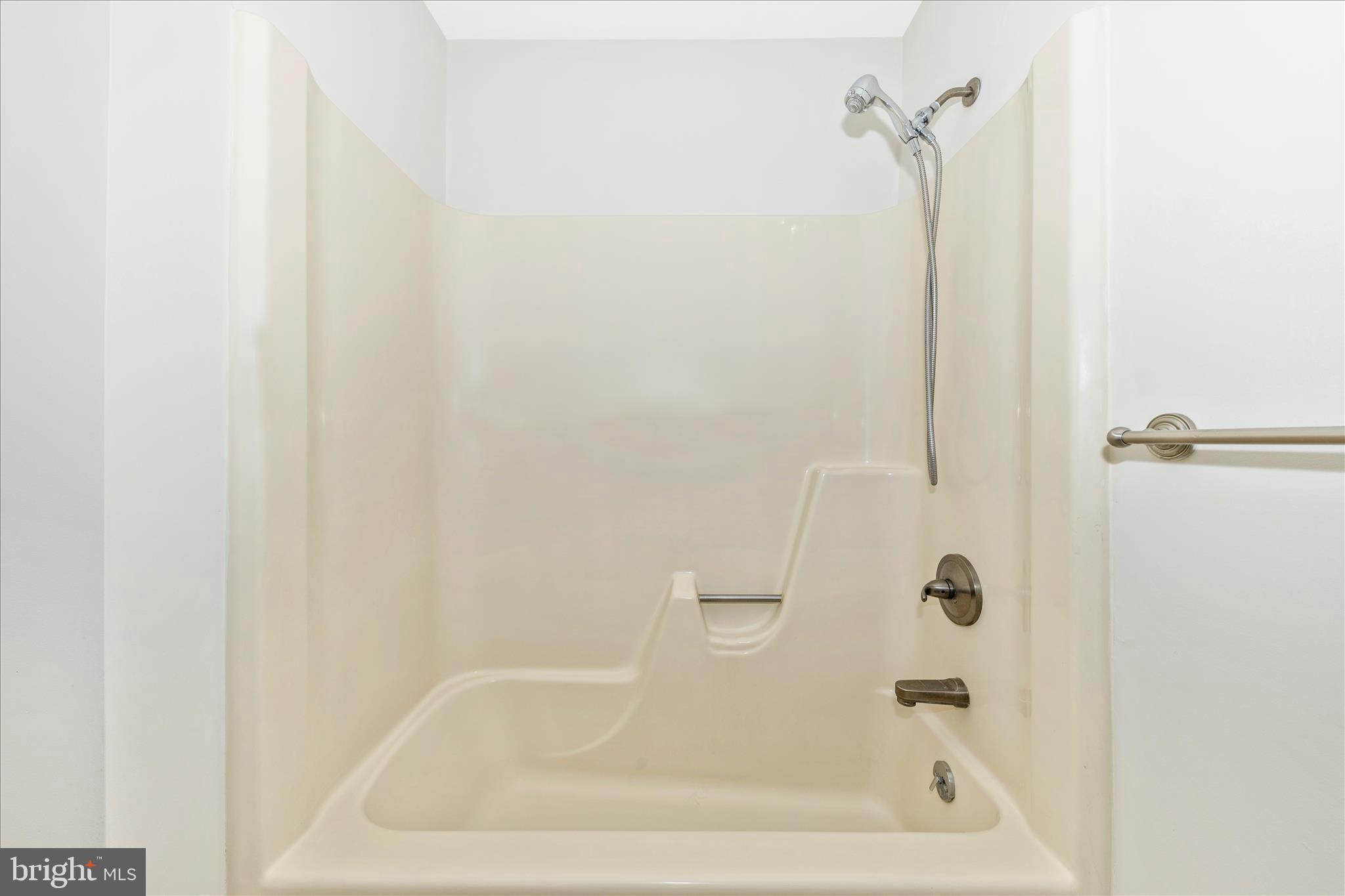 8211 Winter Snow Court Frederick, MD 21702 - Photo 25 of 55 Hall Bath