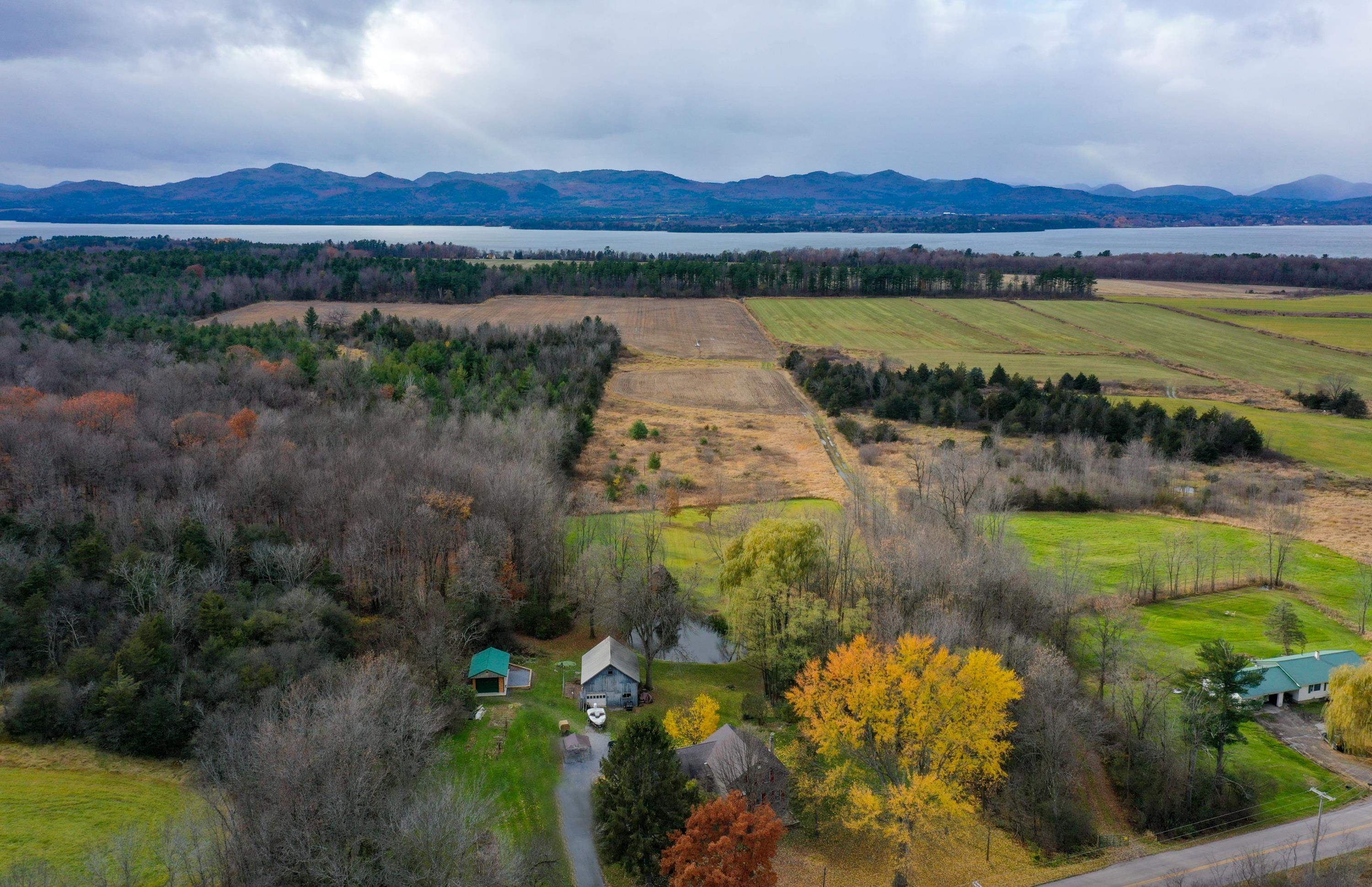 2948 Button Bay Road Vergennes, VT 05491 - Photo 4 of 40