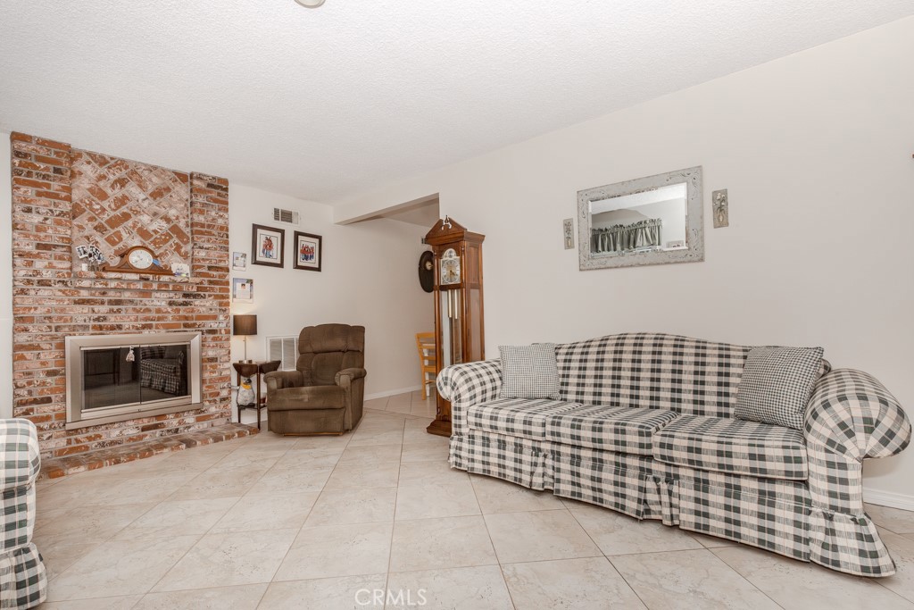 4151 Manchester Place Riverside, CA 92503 - Photo 8 of 36 a living room with furniture