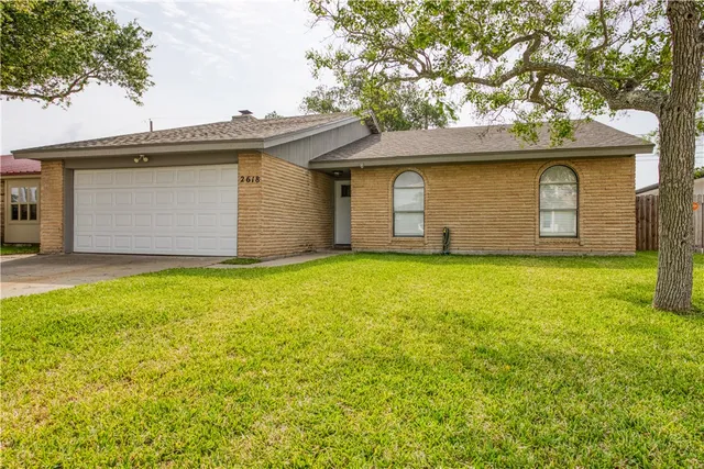 a front view of house with garage and yard