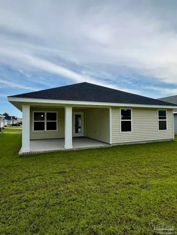 a view of a house with a backyard