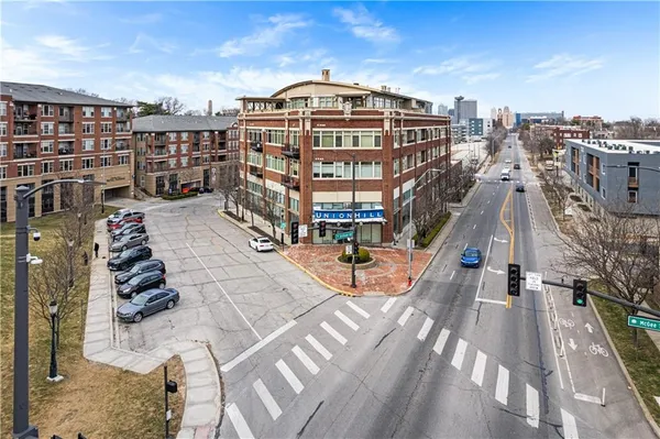 $335,000 | 2929 McGee Trafficway, Unit 305, Kansas City, MO 64108