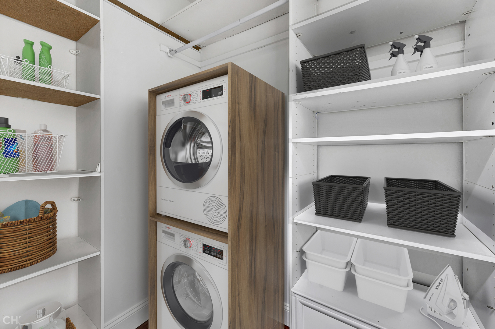 5415 North Sheridan Road, Unit 5409 Chicago, IL 60640 - Photo 19 of 37 a utility room with dryer and washer