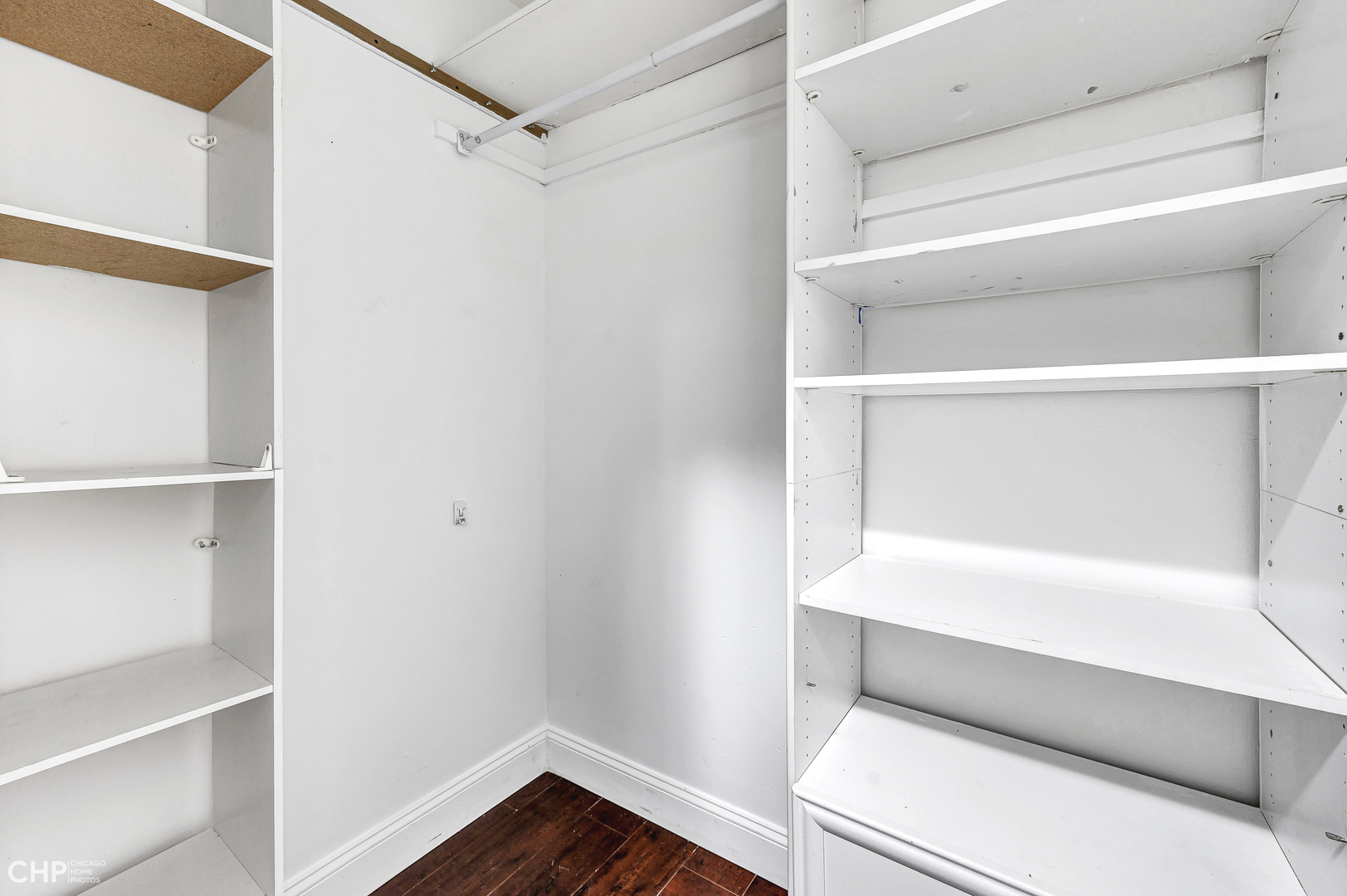 5415 North Sheridan Road, Unit 5409 Chicago, IL 60640 - Photo 20 of 37 a utility room with closet