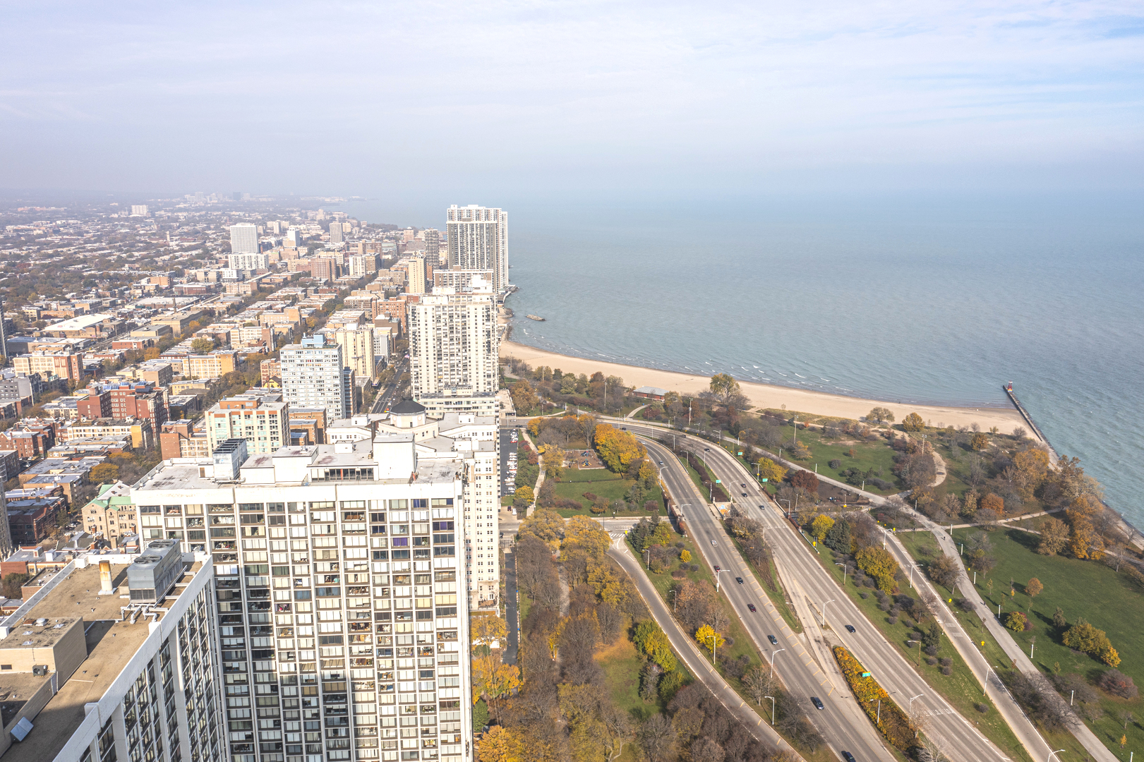 5415 North Sheridan Road, Unit 5409 Chicago, IL 60640 - Photo 29 of 37 a view of a balcony