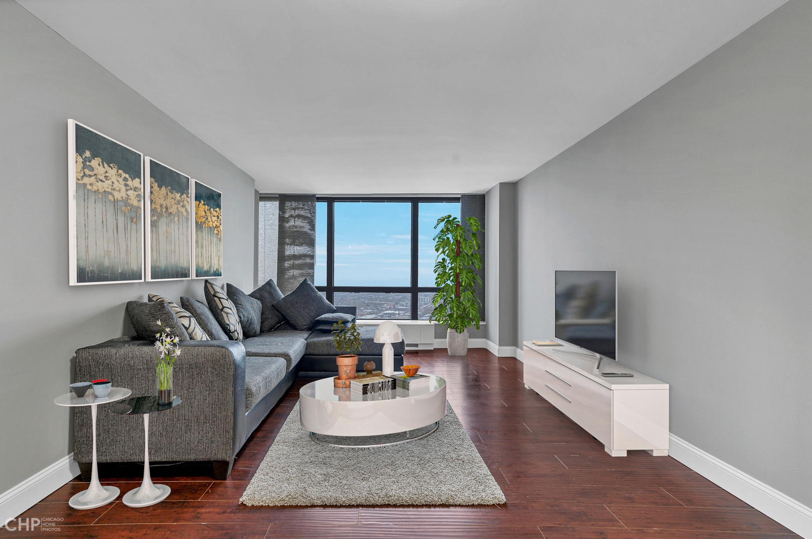 5415 North Sheridan Road, Unit 5409 Chicago, IL 60640 - Photo 6 of 37 a living room with furniture and a fireplace