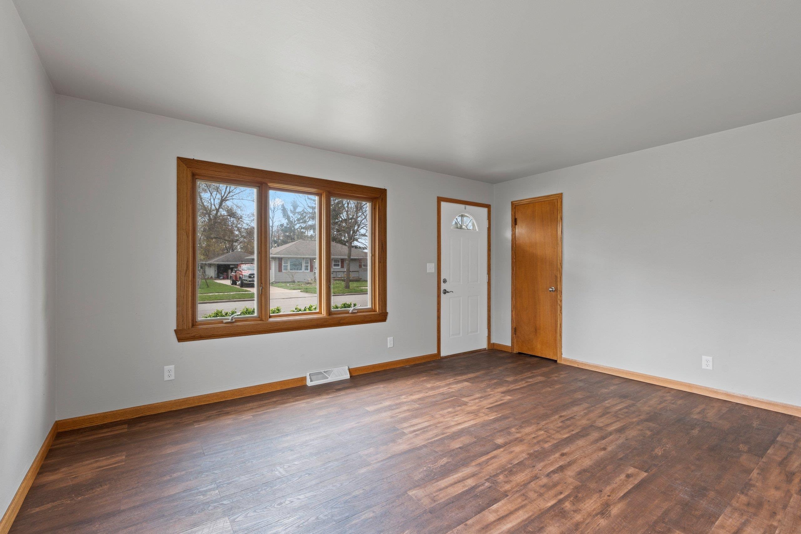 536 East Wilson Avenue Appleton, WI 54915 - Photo 10 of 49