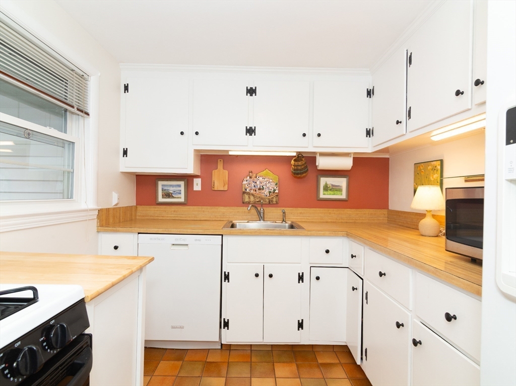 40 Dunster Road Framingham, MA 01702 - Photo 11 of 38