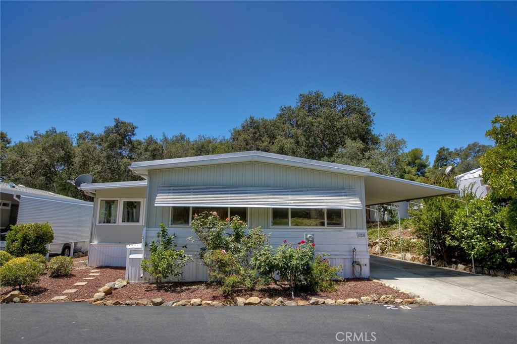 4747 Oak Crest Road, Unit 28 Fallbrook, CA 92028 - Photo 2 of 29 front view of a house with a yard