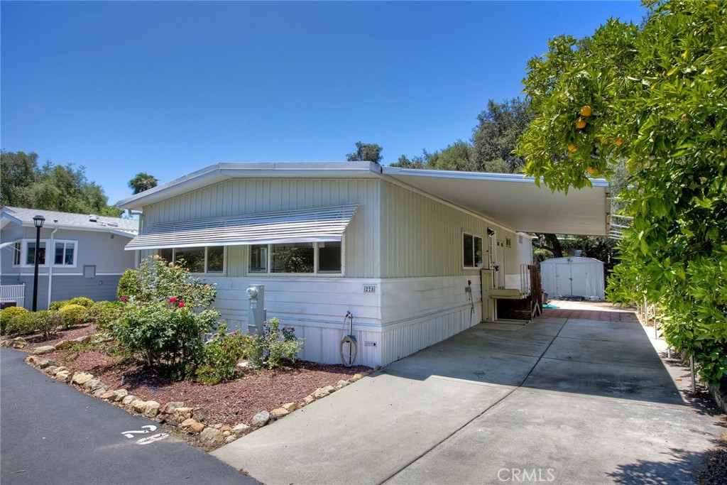 4747 Oak Crest Road, Unit 28 Fallbrook, CA 92028 - Photo 3 of 29 a front view of a house with a yard