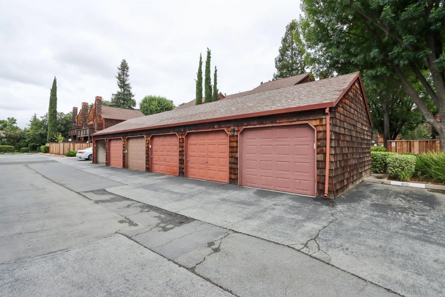 1555 Hecker Pass Road, Unit E201 Gilroy, CA 95020 - Photo 22 of 28