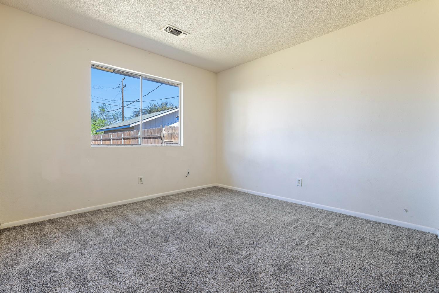 180 Monroe Street Coalinga, CA 93210 - Photo 17 of 25 an empty room with windows