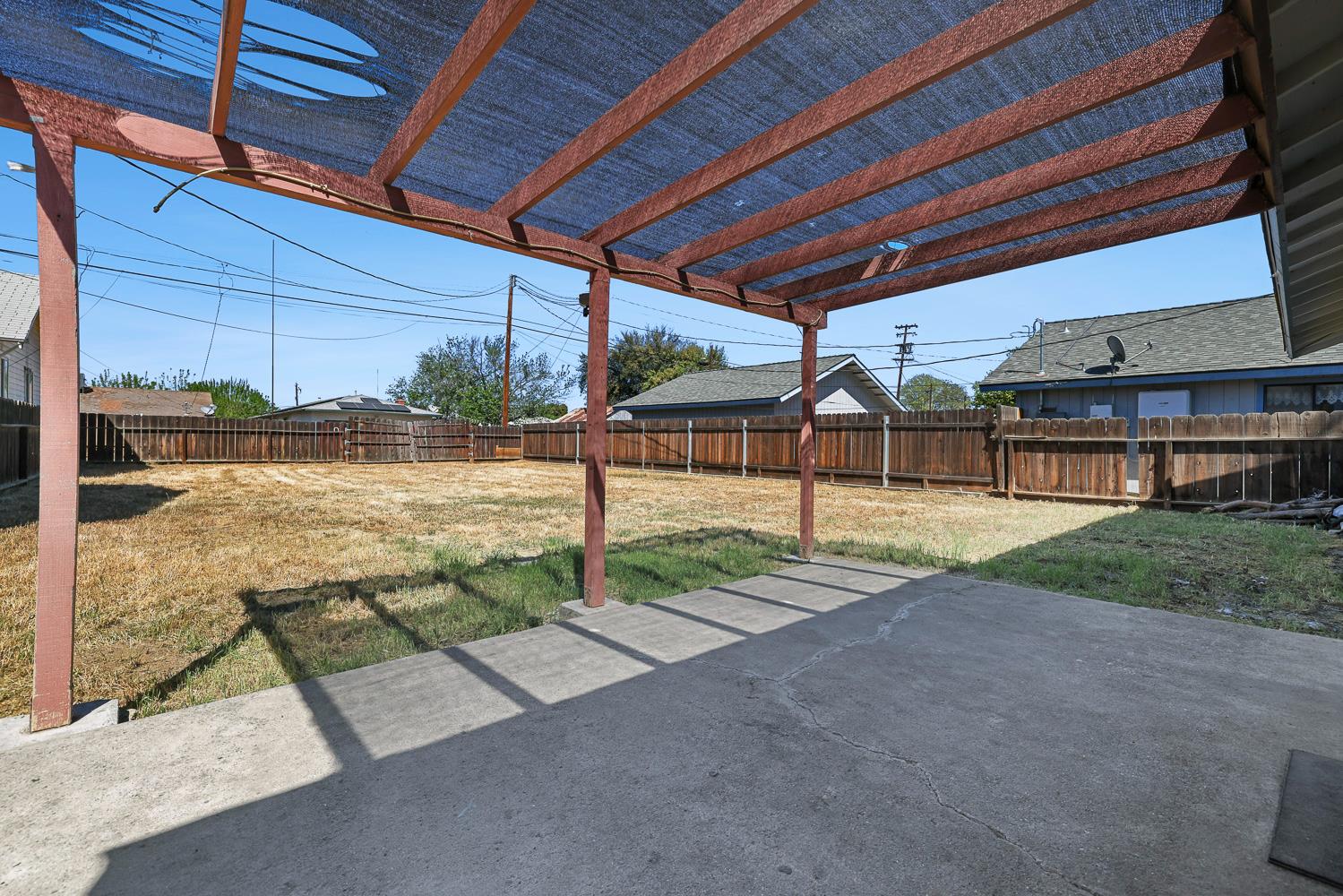 180 Monroe Street Coalinga, CA 93210 - Photo 25 of 25 a view of a backyard