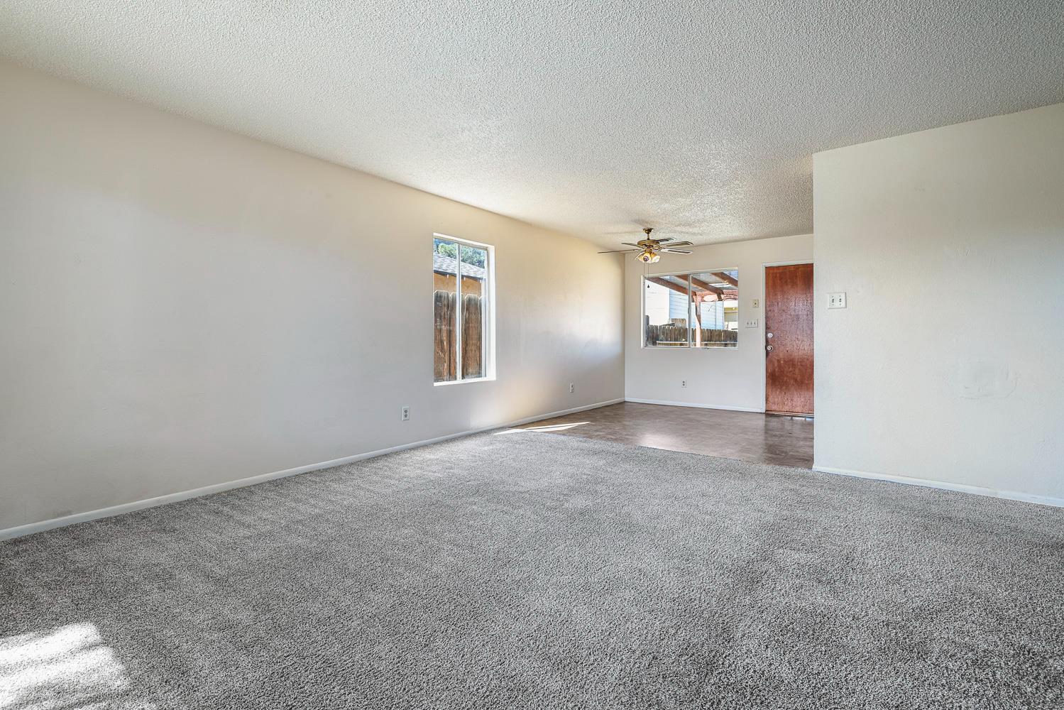 180 Monroe Street Coalinga, CA 93210 - Photo 10 of 25 an empty room with windows and closet