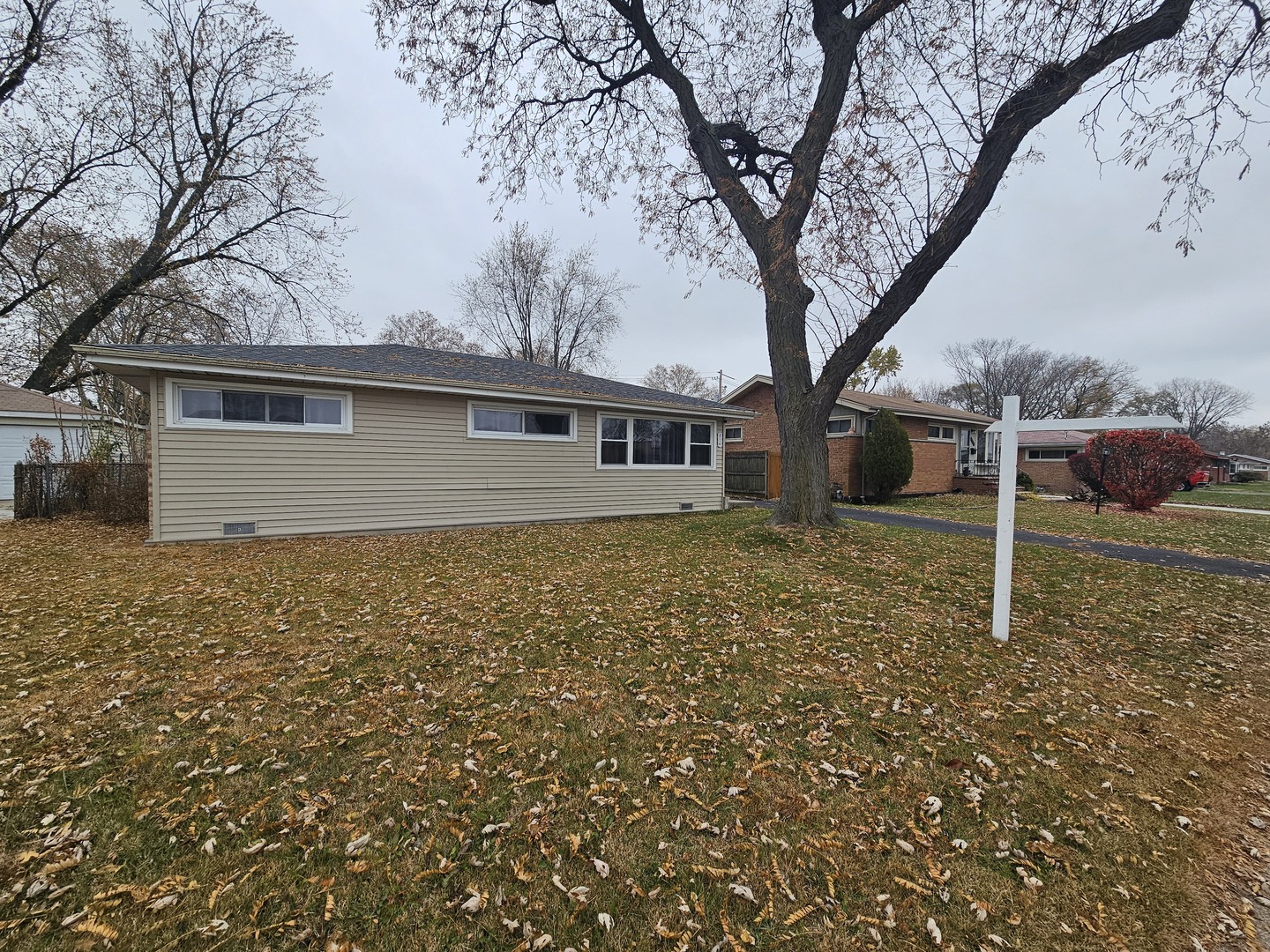 3114 West 163rd Street Markham, IL 60428 - Photo 2 of 16 a backyard of a house with lots of green space